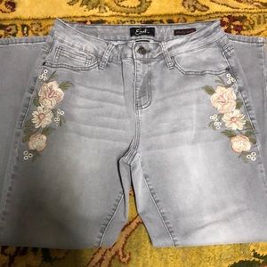 Embroidered floral earl jeans gray denim size 10